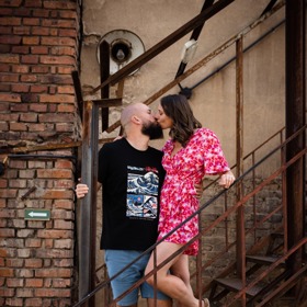 Do své manželky je Pokáč stále zamilovaný.