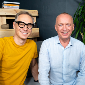 Karel Voříšek a Vladimír Řepka ve studiu talkshow Na kafeečko.