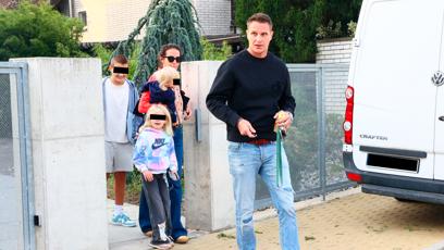 FOTO: Miroslav Dopita před domem.