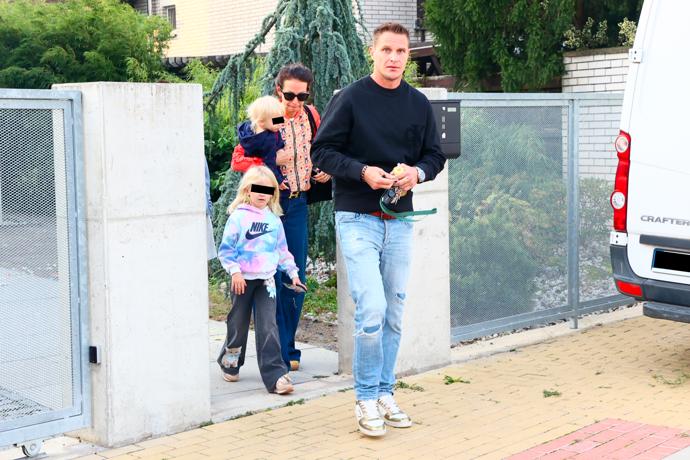 FOTO: Miroslav Dopita a Agáta Hanychová s dětmi. – stránka 861