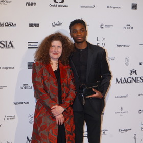 Režisérka Alice Nellis ukázala syna Olivera na předávání cen Český lev v roce 2024.