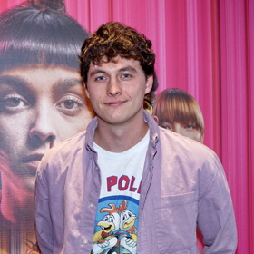 Tadeáš Moravec vystudoval herectví v Anglii.