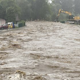 Olomoučtí hasiči zasahovali v Rudě nad Moravou a v Hanušovicích, kde se protrhla protipovodňová hráz.