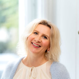 Lucie Vránová, návrhářka a zakladatelka značky Lucie Marim, radí čtenářkám Lifee, jak nosit oblíbené letní šaty i na podzim.