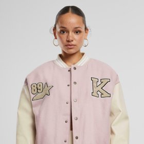 Pudrově růžová bunda s nášivkami, Karl Kani, 3 000 Kč