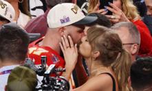 Taylor Swift a Travis Kelce na Super Bowlu.