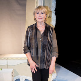 Herečka Eliška Balzerová patří k největších hvězdám české kinematografie. Ač její život na první pohled působí spořádaně, umí si dupnout nebo vyhodit z kopýtka.