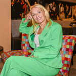 Veronika Žilková si zahrála v mnoha filmech i seriálech. Vy se na ni můžete podívat také v komediální pohádce z roku 1990 Kdo dostane burák? Další snímky jsou z této pohádky.