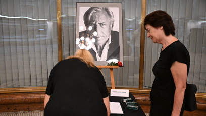 FOTO: První smuteční hosté začali chodit v dopoledních hodinách.