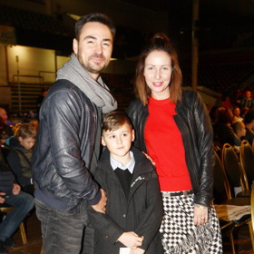 Stejnou sukni herečka nosila už v roce 2017, tehdy jí ale sekundoval červený top a kožená bunda do pasu.