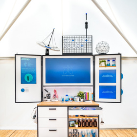 Setkání s kaligrafičkou Terezou Floriánovou proběhne v laboratoři Svět bez kouře na festivalu ZOOM FEST.