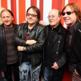 Skupinu Olympic opustil v roce 2020