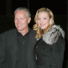 Lisa Kudrow se dnes má ráda taková, jaká je. A se stejným nadhledem přijímá i stárnutí. Ostatně, manželovi, francouzskému reklamnímu manažerovi Michelu Sternovi (na snímku), se líbí už 30 let.