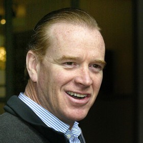 Údajným biologickým otcem prince Harryho měl být bývalý major James Hewitt, Dianin instruktor jezdectví, který ji zbavil strachu z koní. Byl totiž stejně zrzavý jako Harry a princezna s ním navíc měla v osmdesátých letech milenecký poměr. Jak ale vyšlo najevo, poznali se až o Harryho narození. Podoba mezi Dianiným milencem a malým princem je ale nápadná.