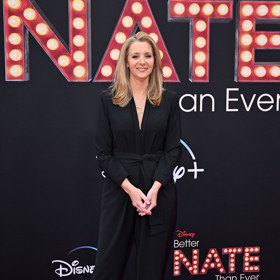 Přitom Lisa je na první pohled velmi štíhlá žena. A vždy jí byla (viz foto). Kvůli seriálu však opakovaně nuceně hubla a s pozitivní reakcí okolí se setkala jen ve chvíli, kdy byla podvyživená. Na sebevědomí jí nepřidala ani nejapná poznámka jednoho z hostujících herců, že je š*katelná jen ve chvíli, kdy se nalíčí a učeše.