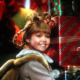 Právě stylizace do malé Cindy Kdovínové z pohádky Grinch vyvolala největší vlnu rozhořčení.