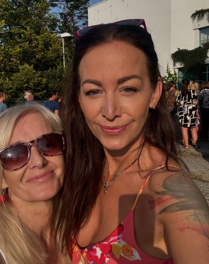 FOTO: Agáta Hanychová s maminkou Veronikou žilkovou. – stránka 815