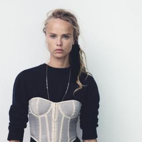 Vrstvěte a popusťe uzdu módní fantazii. (Zara, 999 Kč)