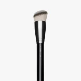 Zkosený kabuki štětec na make-up, 170 Synthetic Rounded Slant Brush, MAC Cosmetics, 1 200 Kč