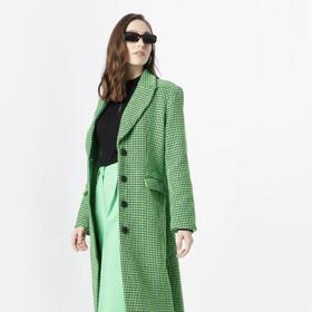 Do zelena ladí elegantní kohoutí stopu pro změnu značka Nastygal (2 799 Kč).