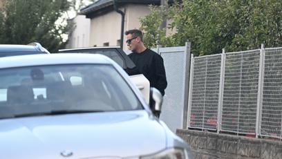 FOTO: Miroslav Dopita nejdříve vezl děti do školy.