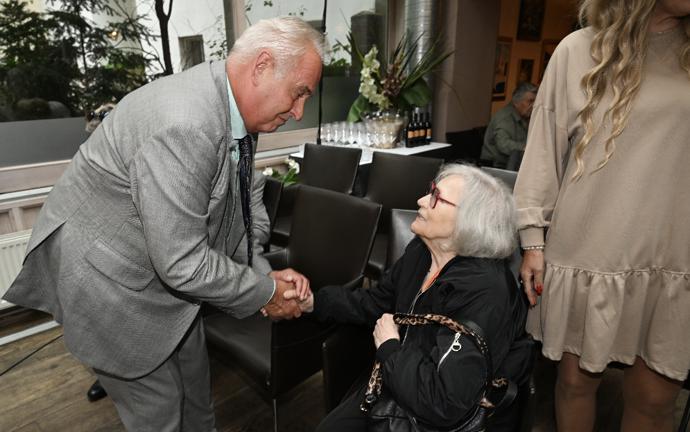 FOTO: Křest knížky Příběhy skryté za písněmi Karla Gotta. – stránka 10