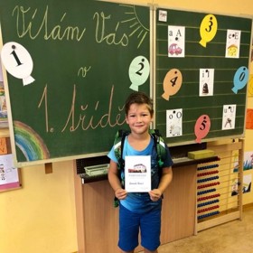 Mladší syn Dominik na archivním snímku z první třídy.