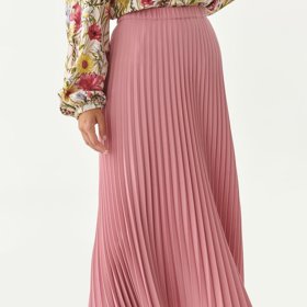 Sáhnout můžete i po dalších tónech růžové škály. (Tatuum, 2 499 Kč)