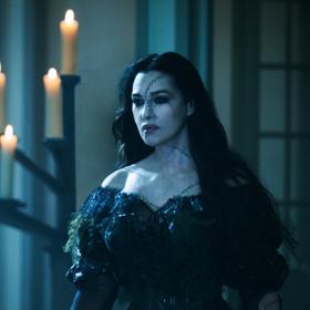 Monica Bellucci ve snímku Beetlejuice Beetlejuice.