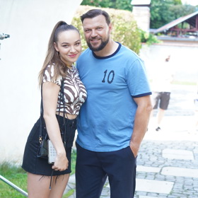 Herečka Kateřina Ujfaluši se svým tátou, fotbalistou Tomášem Ujfaluši. 