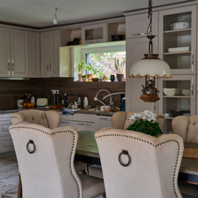 Hana Kynychová nám prozradila, že za 30 let života se svým mužem neměla nikdy takhle hezkou kuchyň.