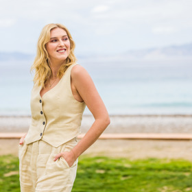 V hledání mu pomůže Zora Hejdová. 