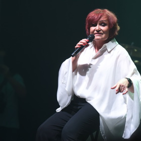 Petra Janů na koncertě.