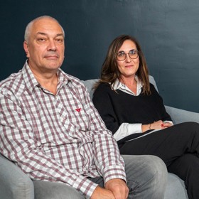 Hosty ve studiu magazínu Lifee.cz byli Dušan Brunclík a Andrea Fuglíková. Bývalí kriminalisté, kteří zasahují do scénářů seriálu Kriminálka Anděl. 