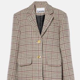 Jeho luxusnější variantu najdete například u dánské značky Ganni. To stojí 12 400 Kč.