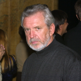 Herec Jaromír Hanzlík byl mezi ženami vždy oblíbený. Ač byl ženatý jen jednou, jeho náručí prošly četné krásky.