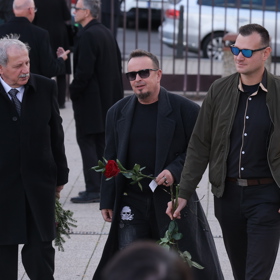 Poslední rozloučení proběhlo ve Strašnickém krematoriu.