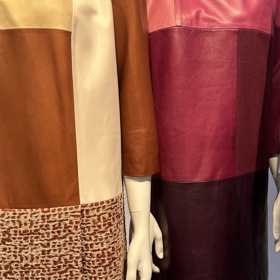 Detail nové kolekce návrhářky Liběny Rochové. Modely vznikají z tzv. deadstock materiálů, ze zbytků luxusních usní i textilií.