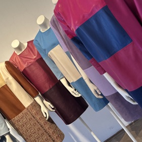 Precizní výběr a důraz na udržitelnost. Hlavní prvky nové kolekce Obrazy v módě Liběny Rochové.