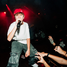 Matěj Plšek má na sociálních sítích 100 tisíc sledujících.