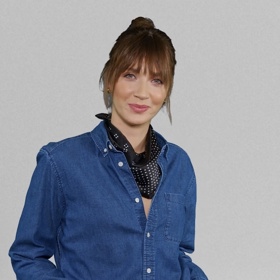 Zvolit můžete i trojúhelníkové vázání, kde dbejte na to, aby nebyl šátek moc utažený u krku, ale spíš ležérní. 