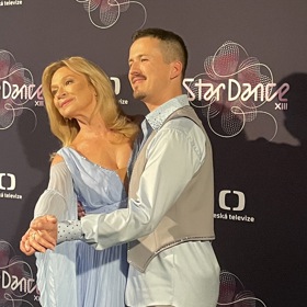 Jana Paulová zatančila s Robinem Ondráčkem elegantní valčík.