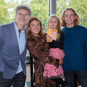 Manželka spisovatele Patrika Hartla, Martina, má doma zřejmě pořádně veselo. 