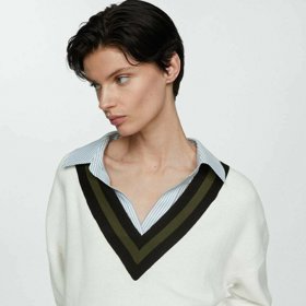 Lemy s dalším odstínem v tmavších barvách nabízí prostor pro nápadité vrstvení. (Mango, 899 Kč)