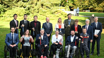 FOTO: Petr Pavel se vyfotil se sportovci.