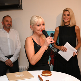 Výtěžek z výstavy putoval do nadace Be Charity Báry Nesvadbové.