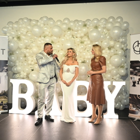 Lele těhotenství sluší.