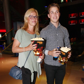 Se synem dříve ráda chodila do společnosti.