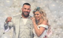 Lela a Karlos září štěstím. 