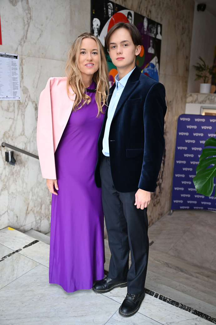 FOTO: Na premiéru dorazila řada známých osobností. – stránka 231